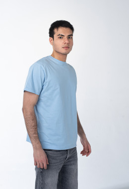 Светло-голубая мужская футболка Светло-голубая мужская футболка